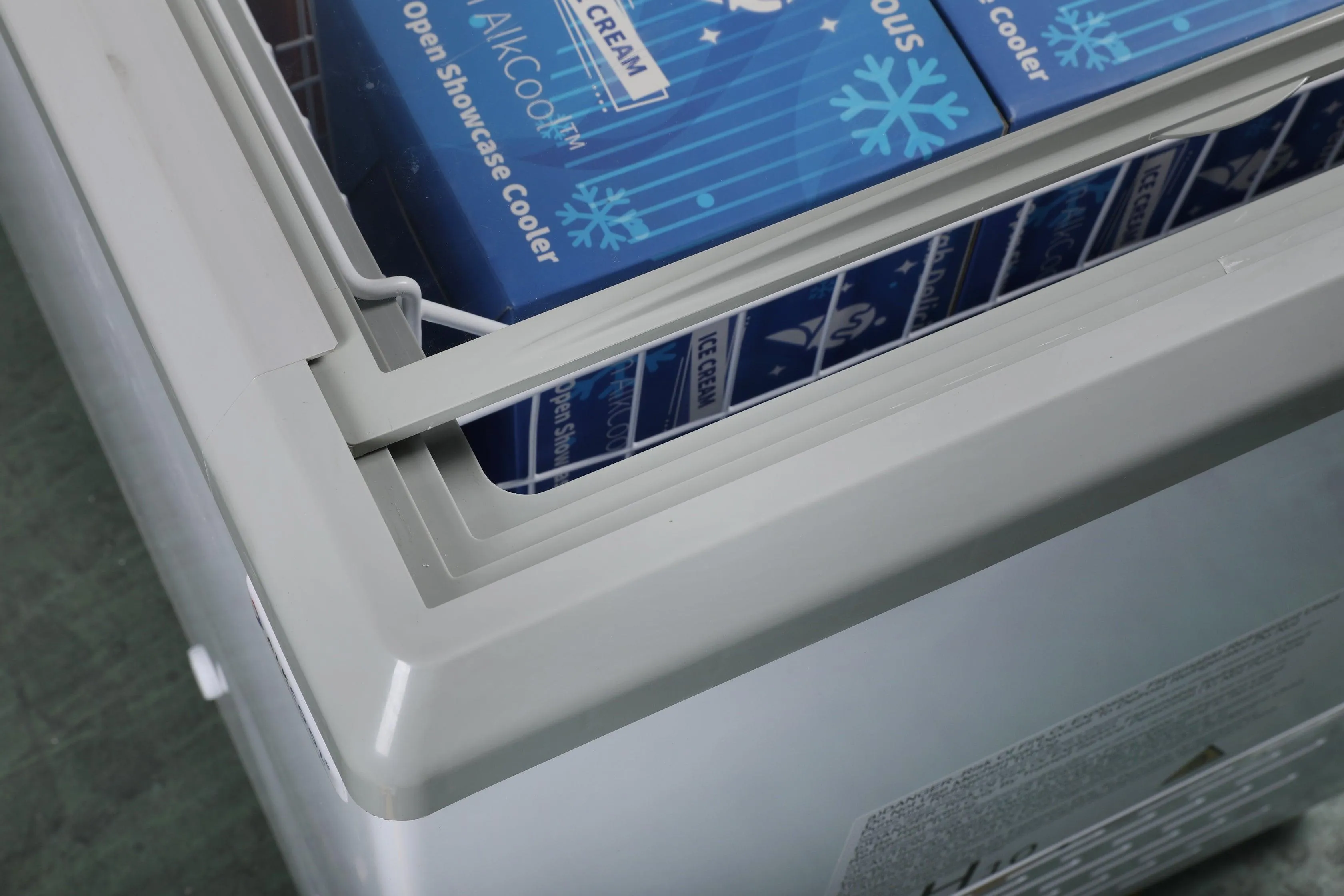 FDF20CF 61'' Width Horizontal Display Island Freezer - Nafcool™ Commercial Freezer Icecream, frozen food, Ice bag and Gelato