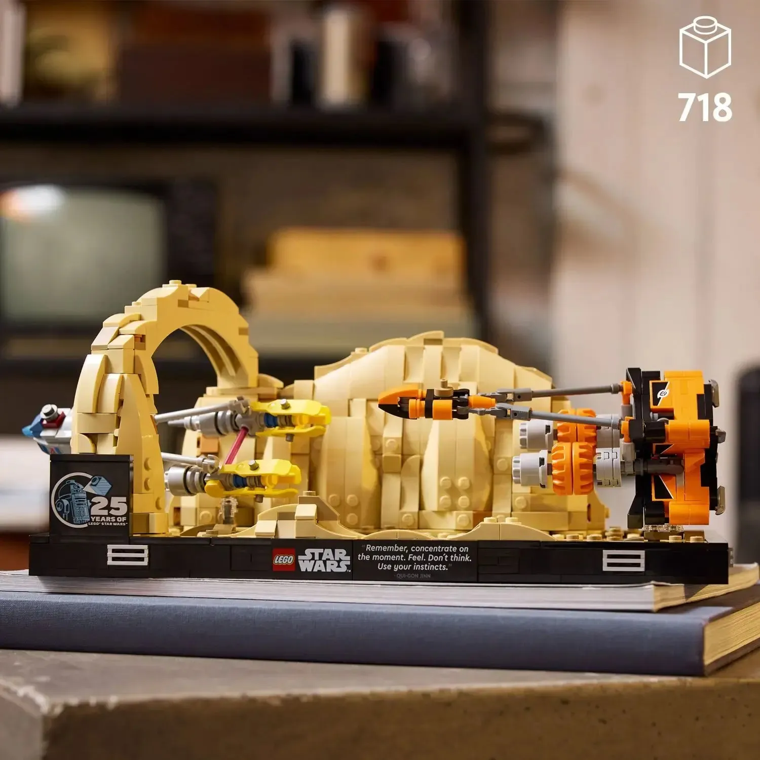 LEGO 6470432 Star Wars: The Phantom Menace Mos Espa Podrace Diorama, Build and Display Model