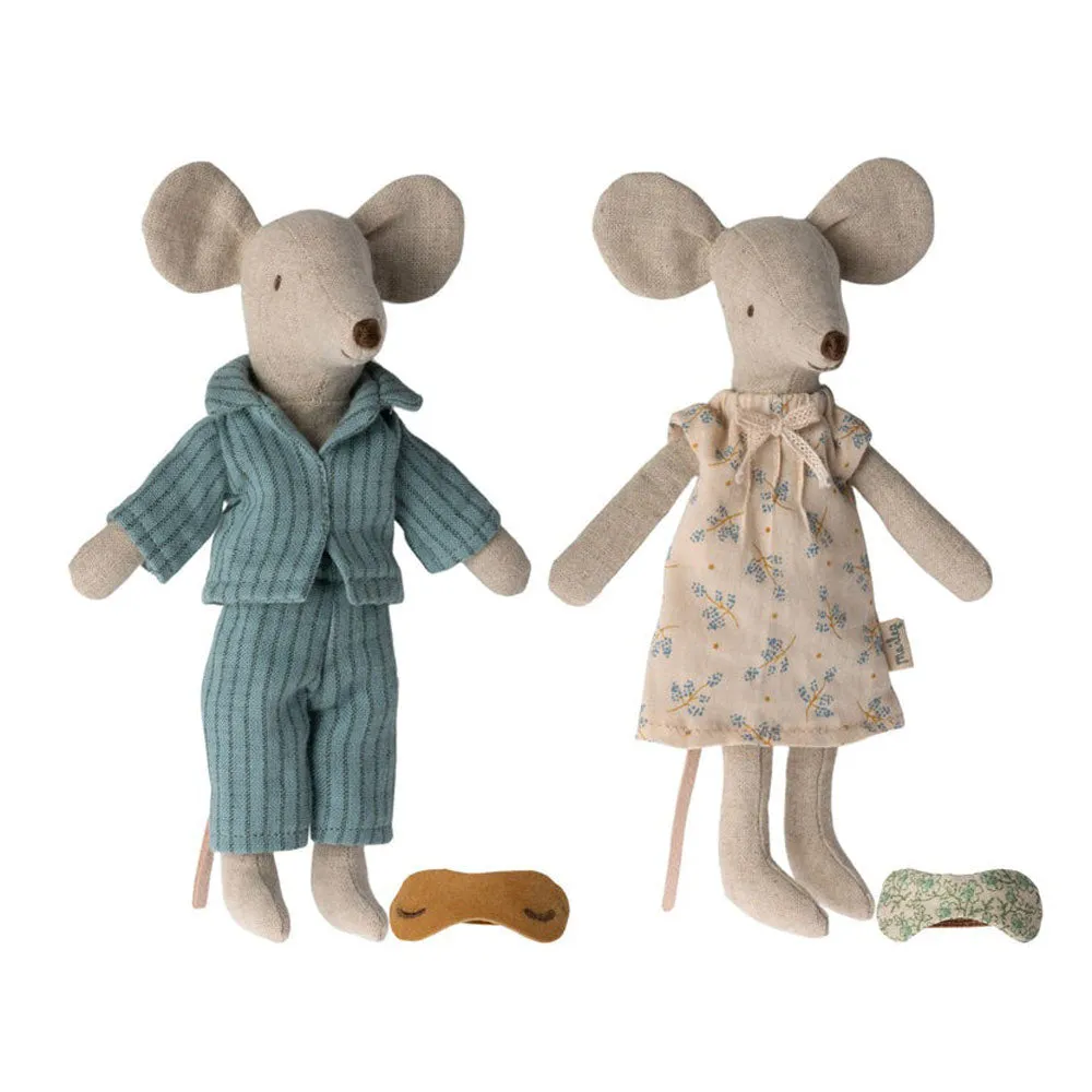 Mum and Dad Mice in Cigar Box