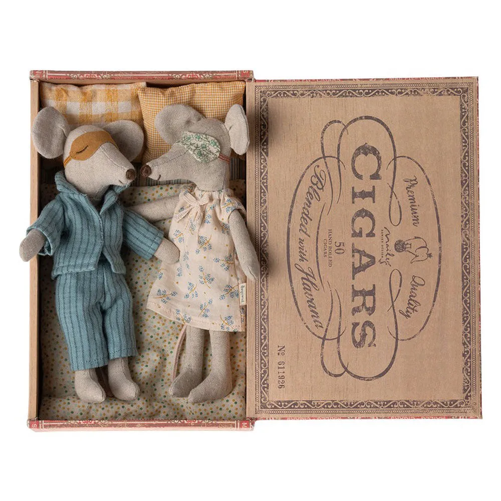 Mum and Dad Mice in Cigar Box